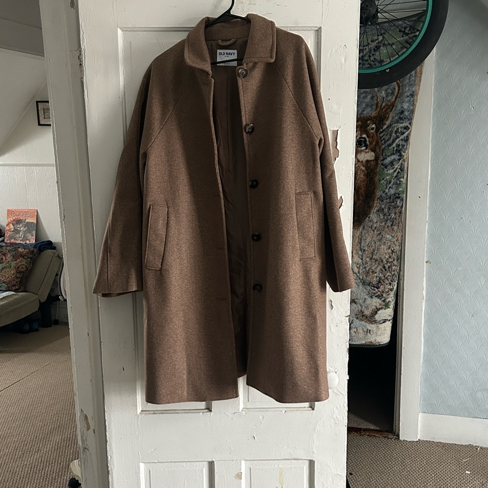 Old Navy Tan Trench Coat/ only worn to try it on. Brand new!
